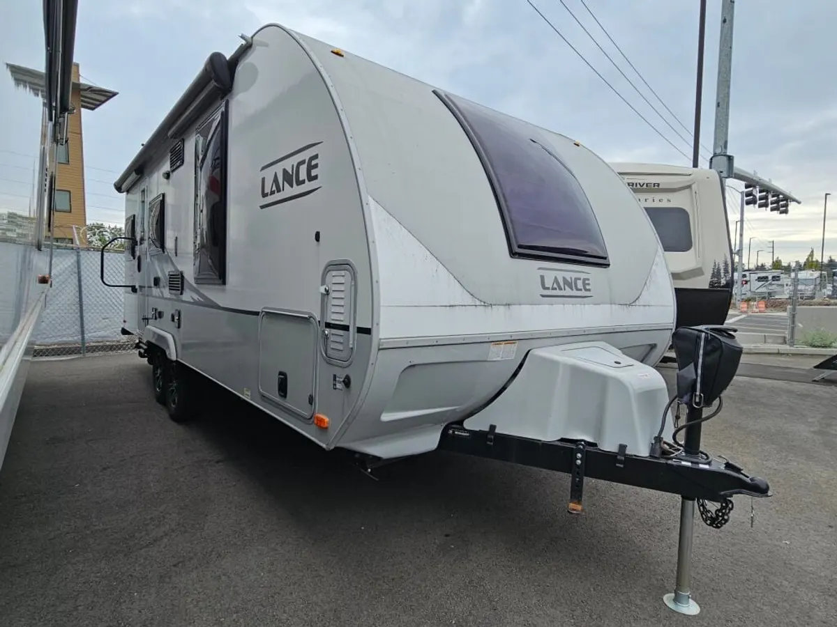 2021 Lance Lance Travel Trailers, photo 1 of 24