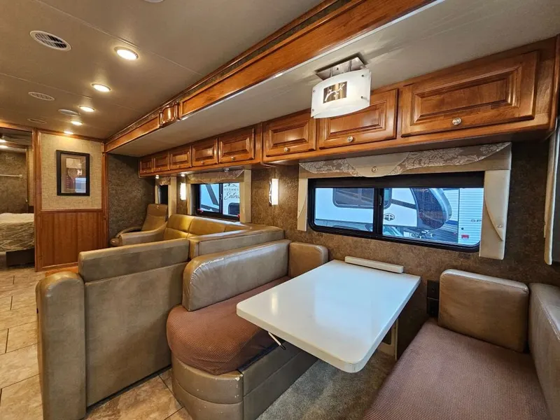 2015 Tiffin Motorhomes Allegro, photo 14 of 24