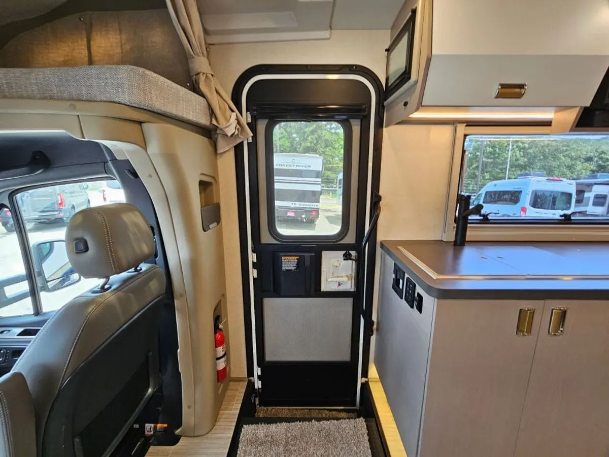 2027 Winnebago View, photo 10 of 24