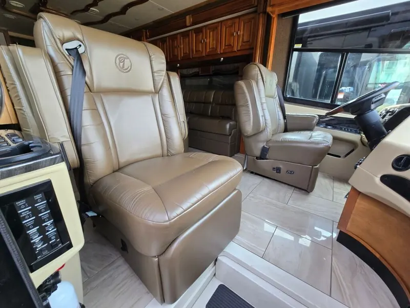 2017 Tiffin Motorhomes Allegro Bus, photo 8 of 24