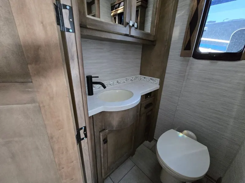 2026 Tiffin Motorhomes Allegro Red, photo 18 of 24
