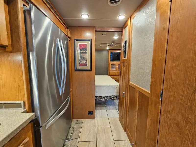 2017 Tiffin Motorhomes Allegro, photo 22 of 24
